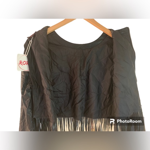 RORA crop top with fringe. Size 8 - Picture 5 of 14